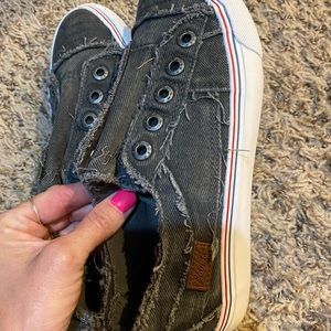 Blowfish Malibu Charcoal Sneakers size 6.5